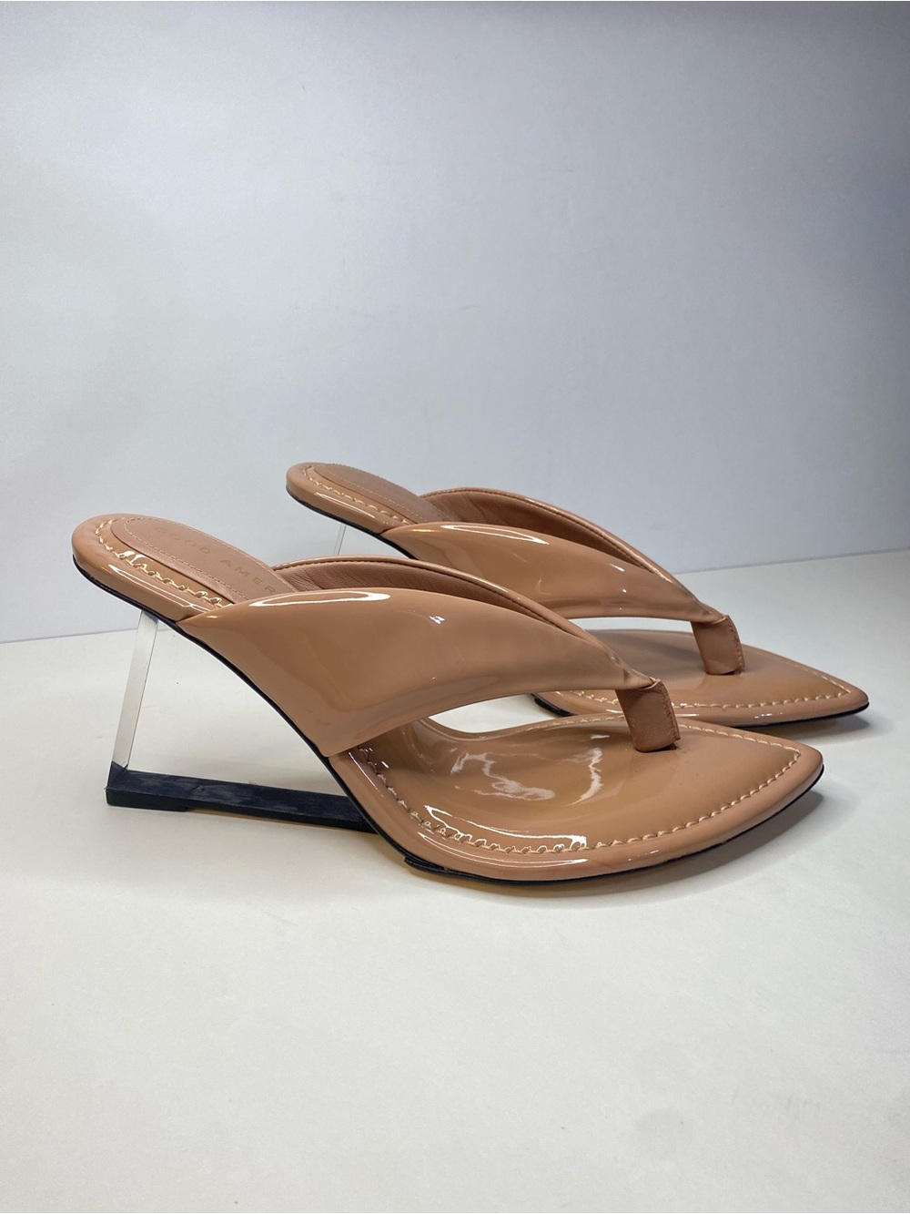 Good American Clear Lucite Wedge Thong Sandals Nude Patent Pointed Toe Sz 8.5